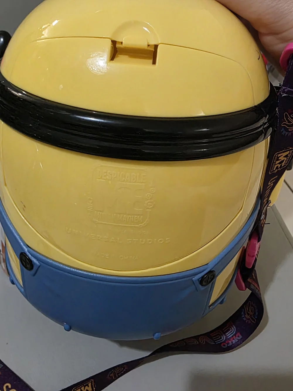 Universal Studios Bob Minion Popcorn Bucket Moving Eyes with Strap Despicable Me